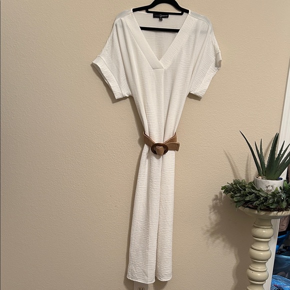 Fred David Dresses & Skirts - Fred David White V-Neck Midi Dress